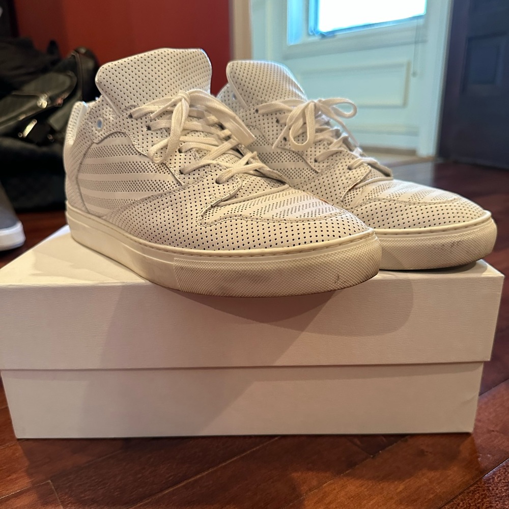 Balenciaga low top sneakers white